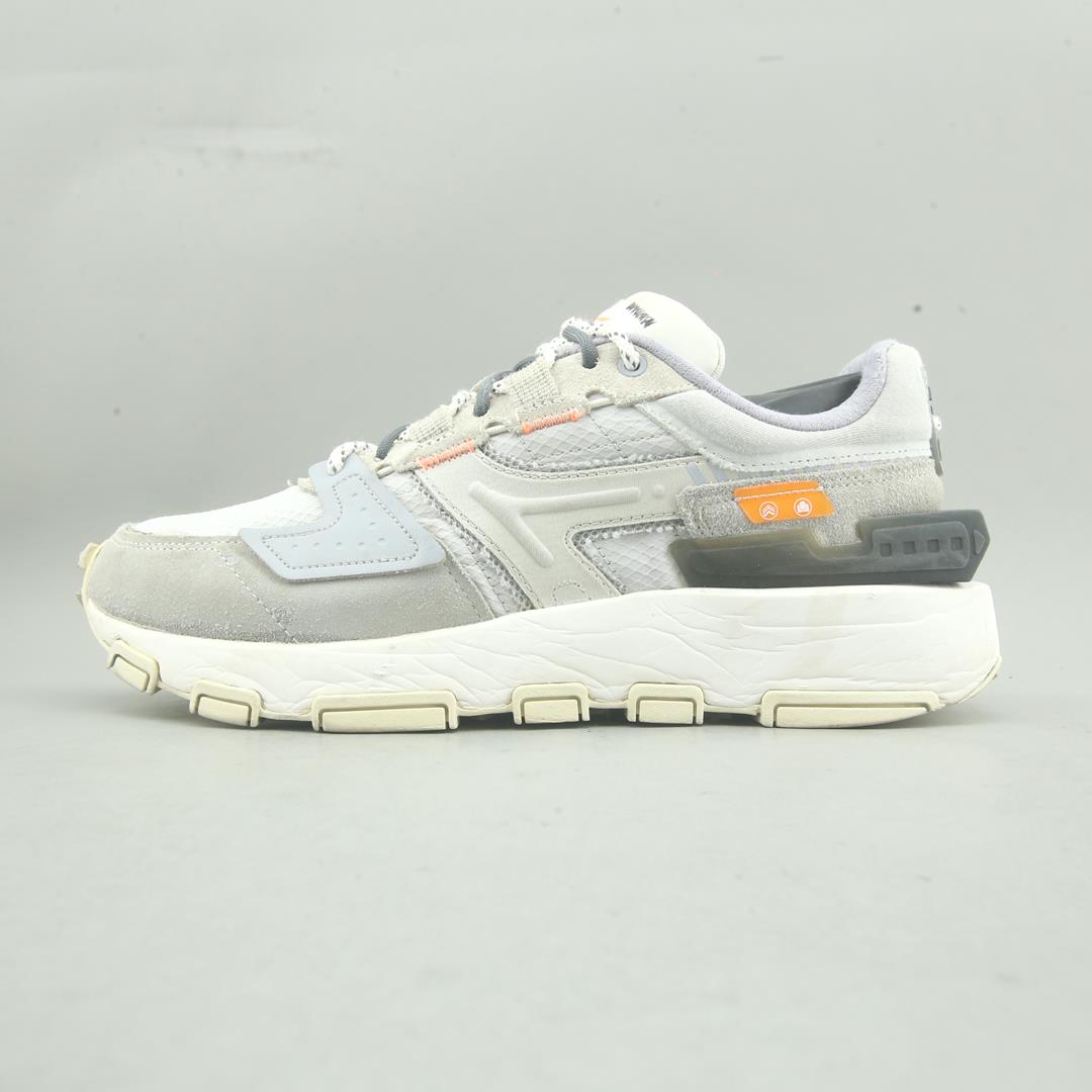 LI-NING CLOUD BLADE