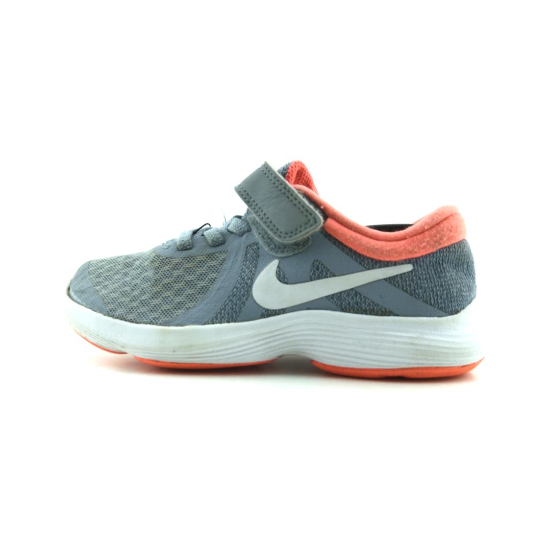 NIKE REVOLUTION 4