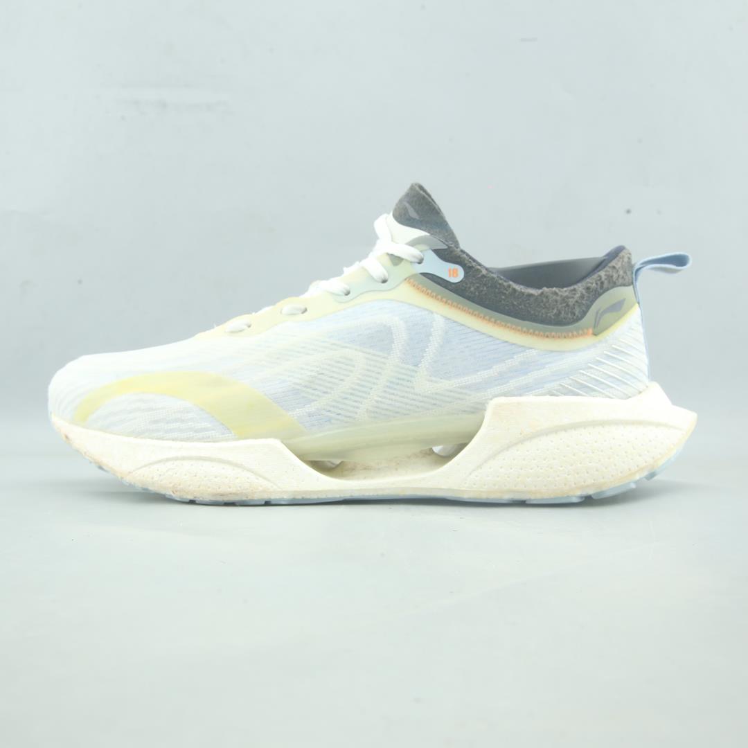 LI-NING SUPER LIGHT 18