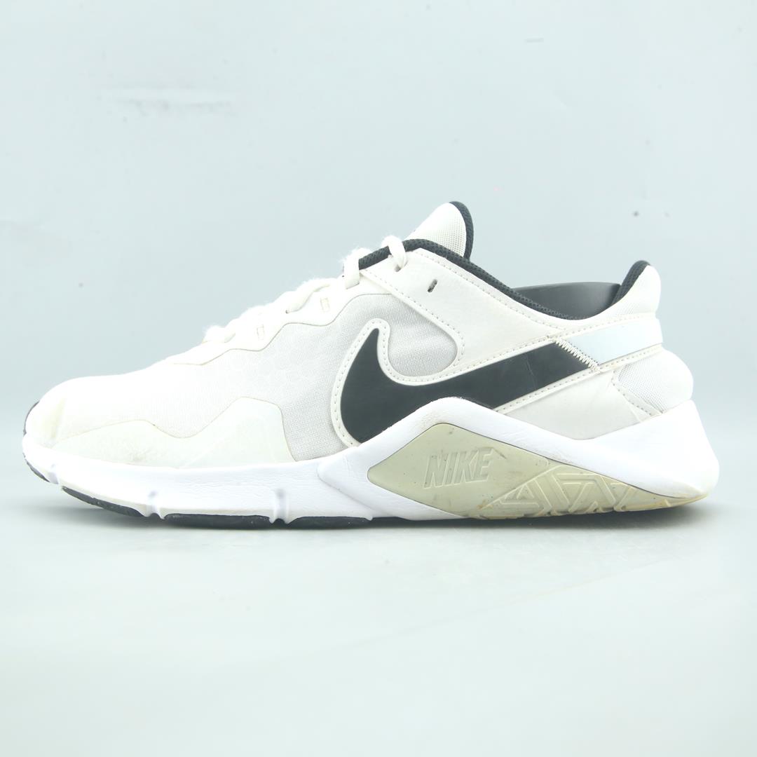 NIKE LEGEND ESSENTIAL 2