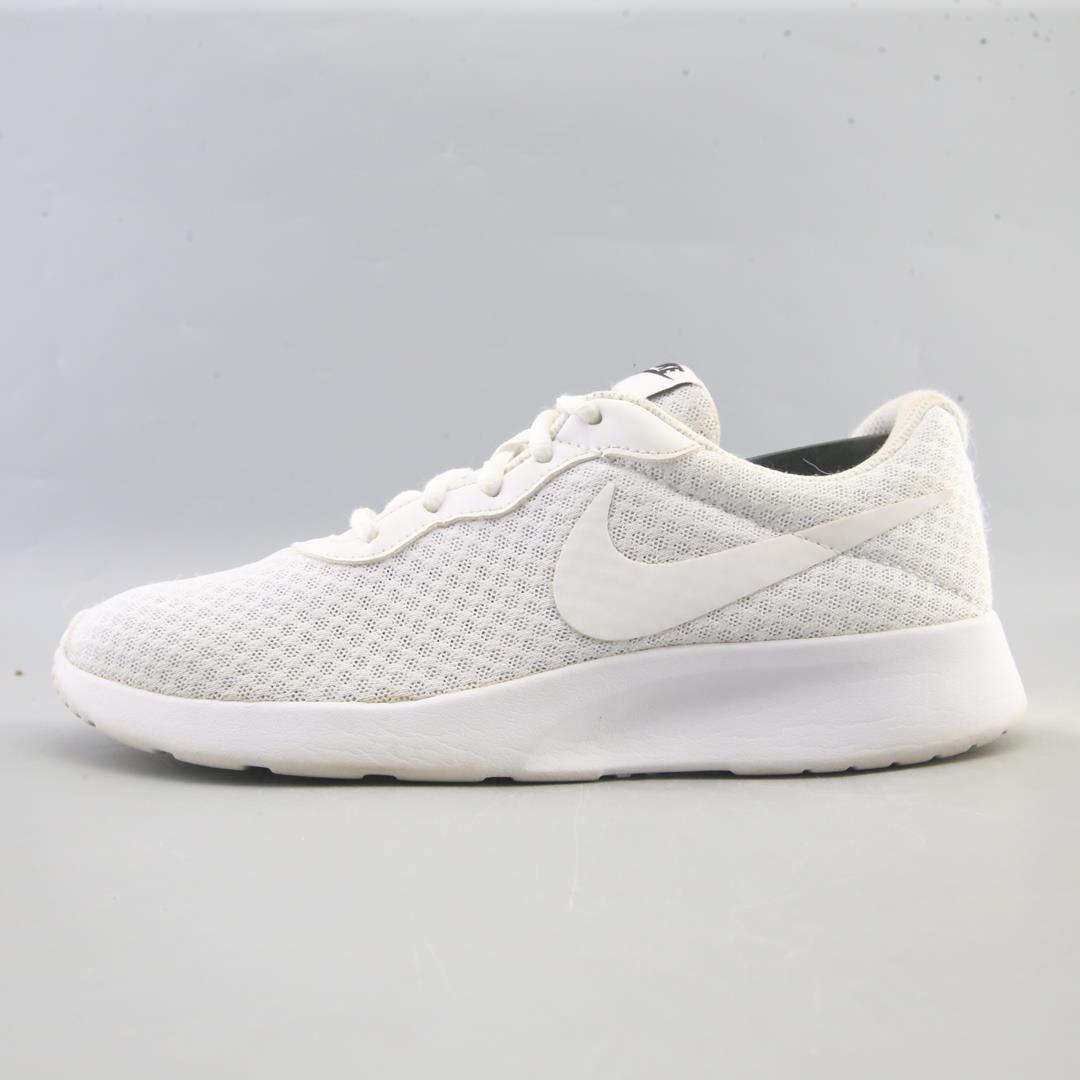 NIKE TANJUN