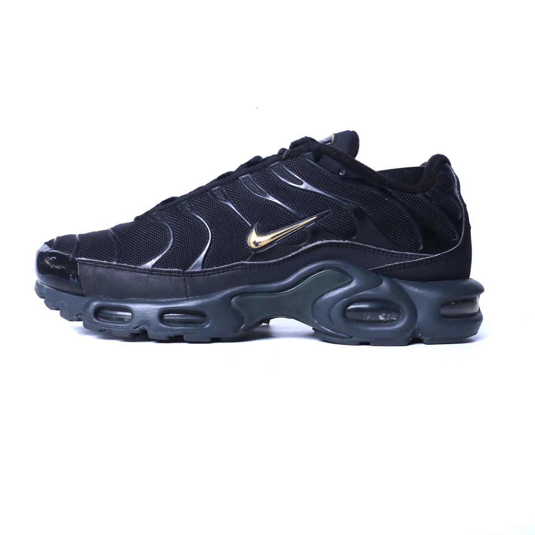 NIKE AIR MAX PLUS