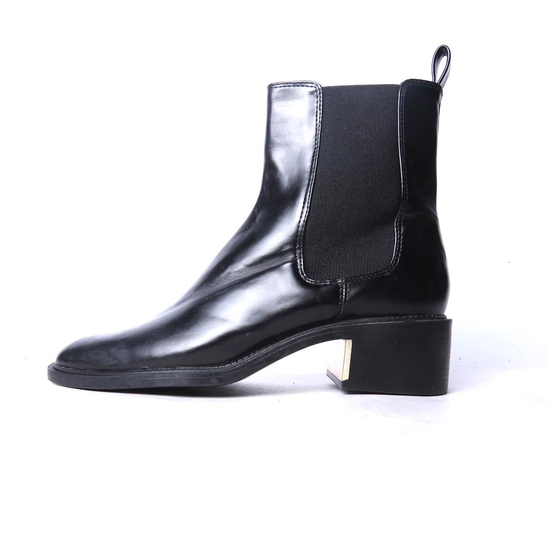 ZARA. .