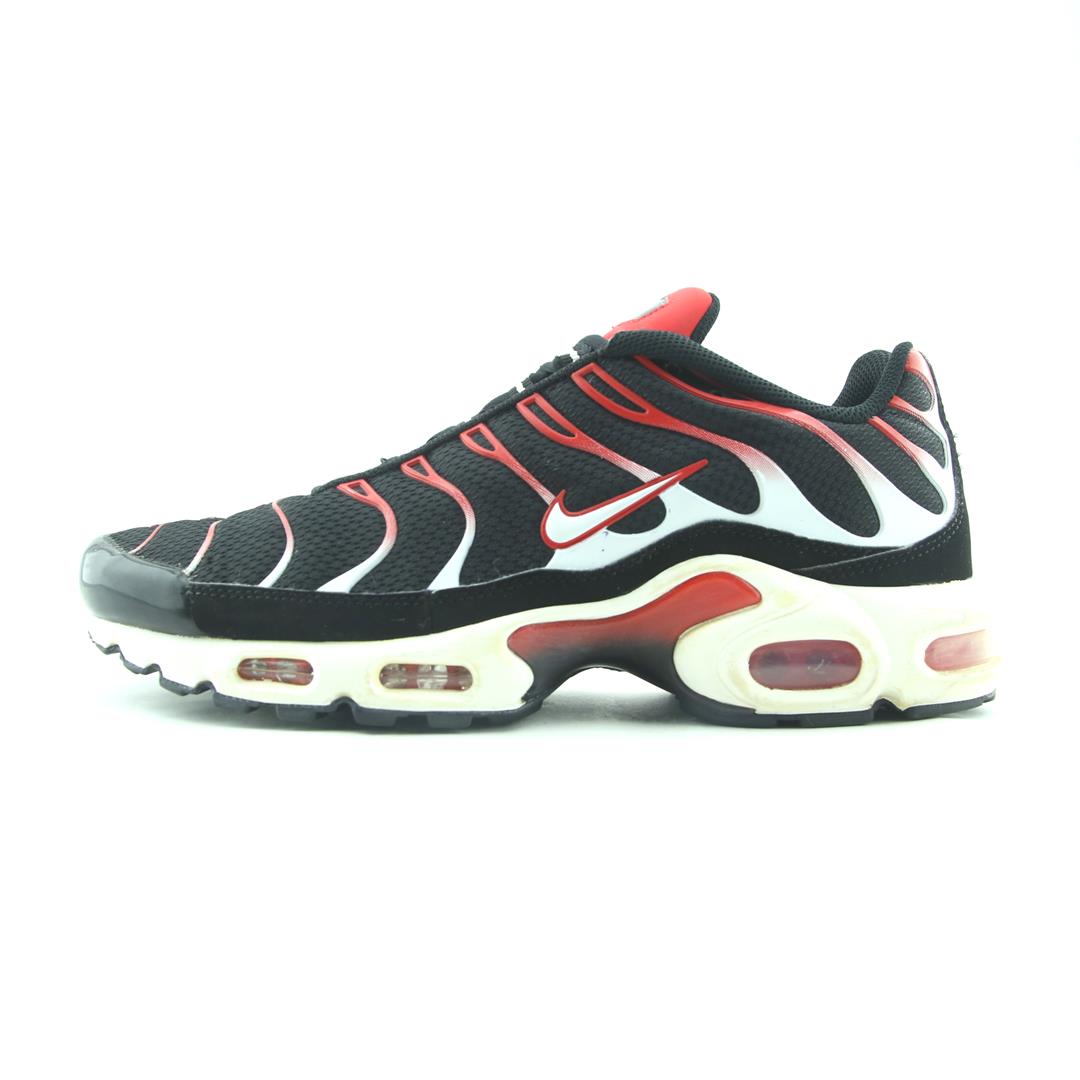 NIKE AIR MAX PLUS