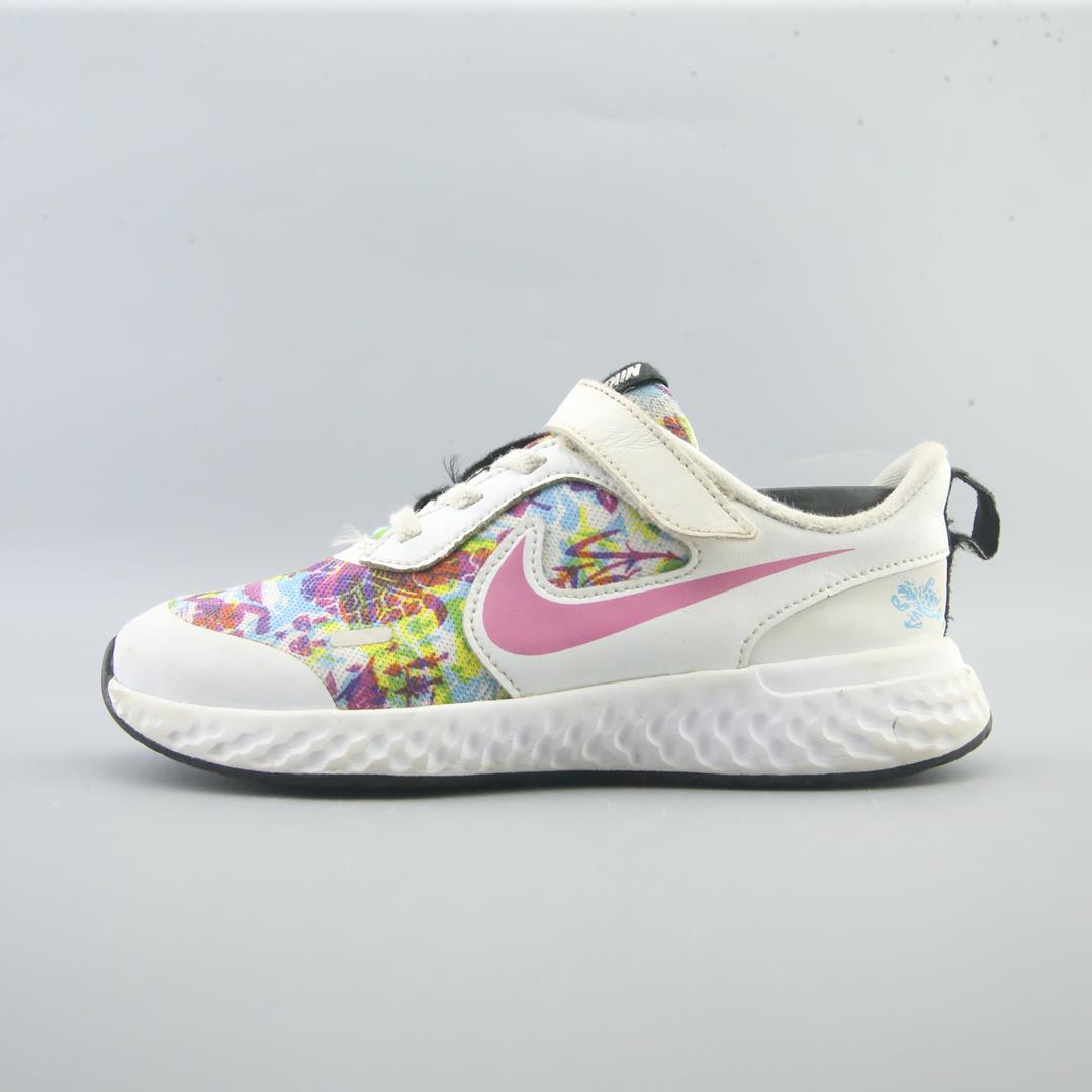 NIKE REVOLUTION 5