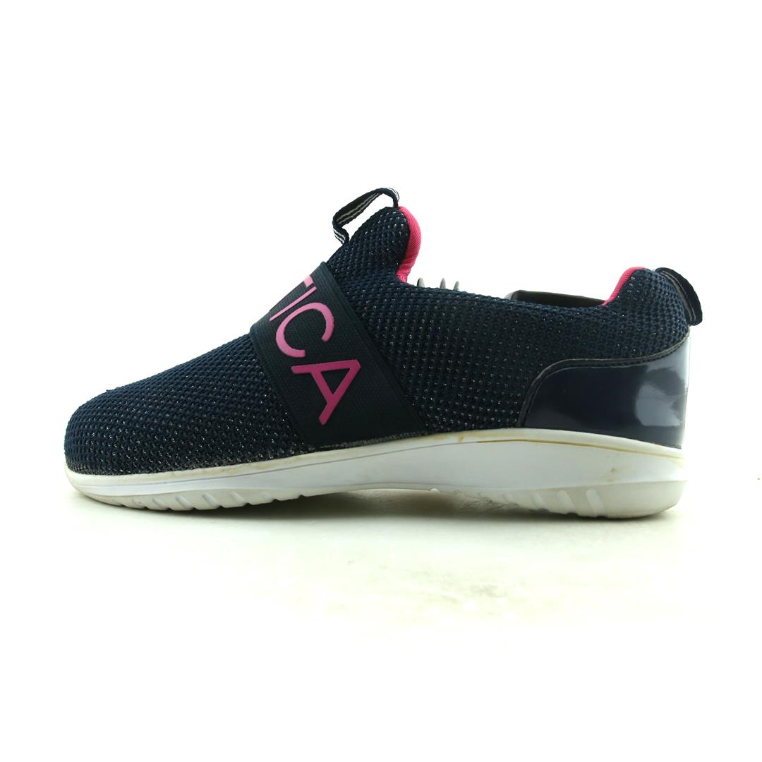 NAUTICA .
