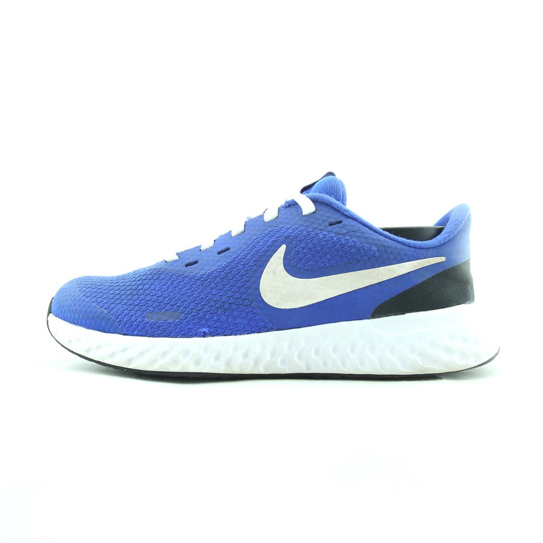 NIKE REVOLUTION 5