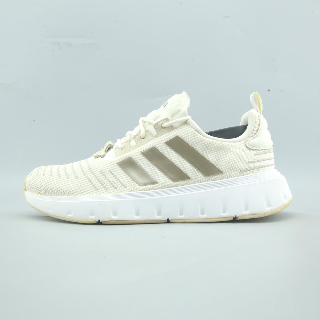 ADIDAS SWIFT RUN