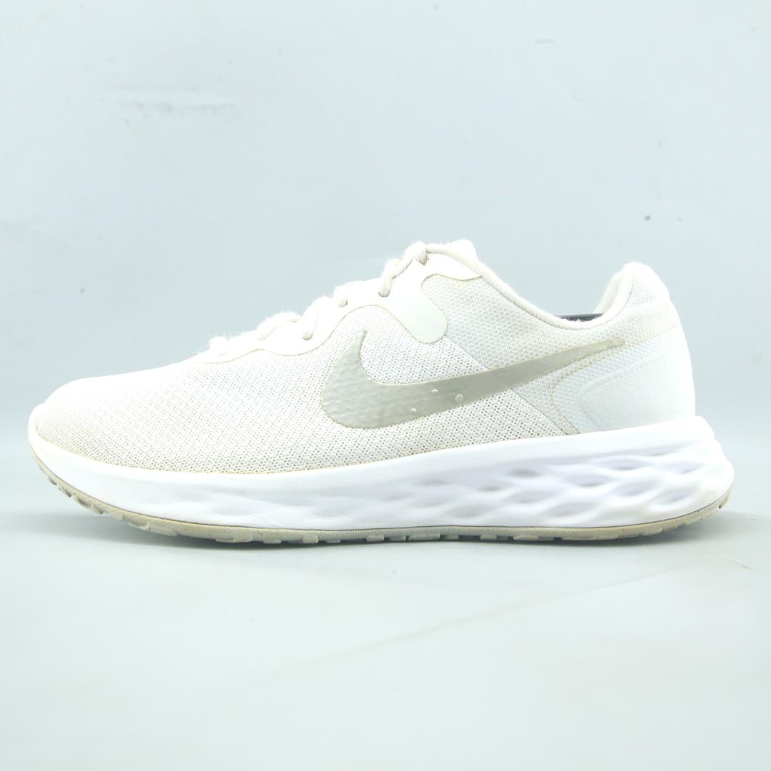 NIKE REVOLUTION 6