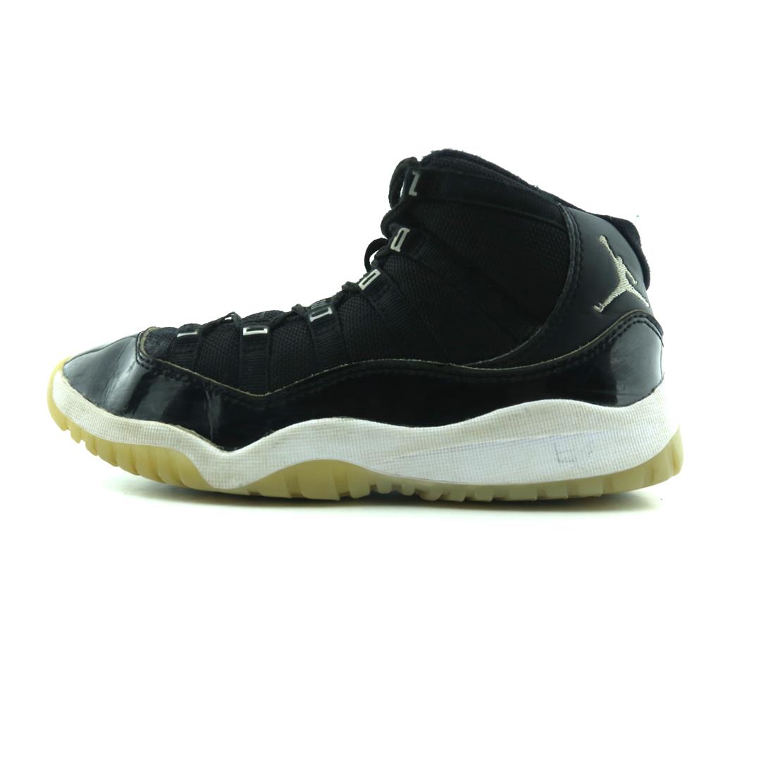 JORDAN 11 RETRO
