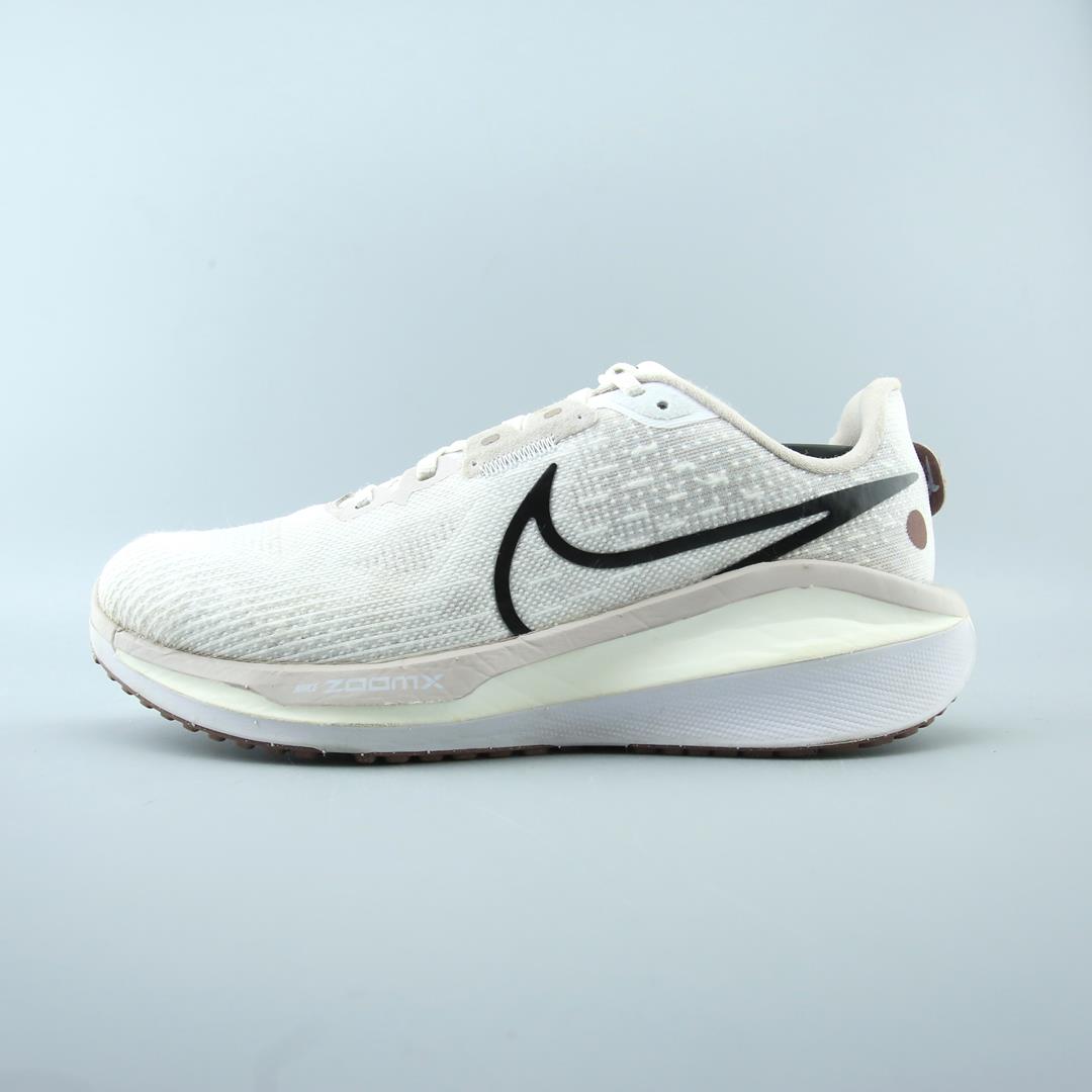 NIKE VOMERO 17