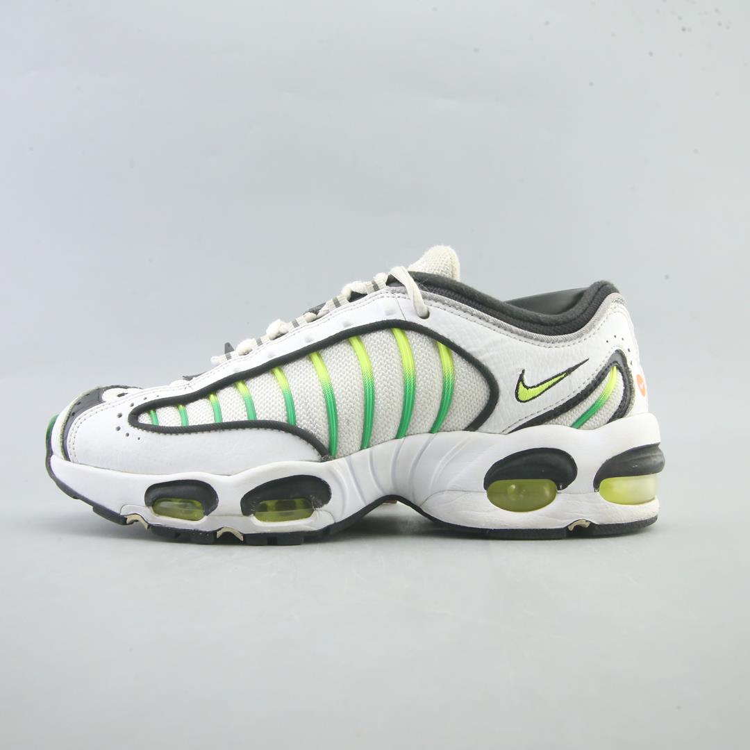 NIKE AIR MAX TAILWIND 4