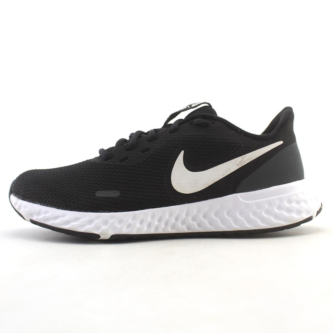 NIKE REVOLUTION 5