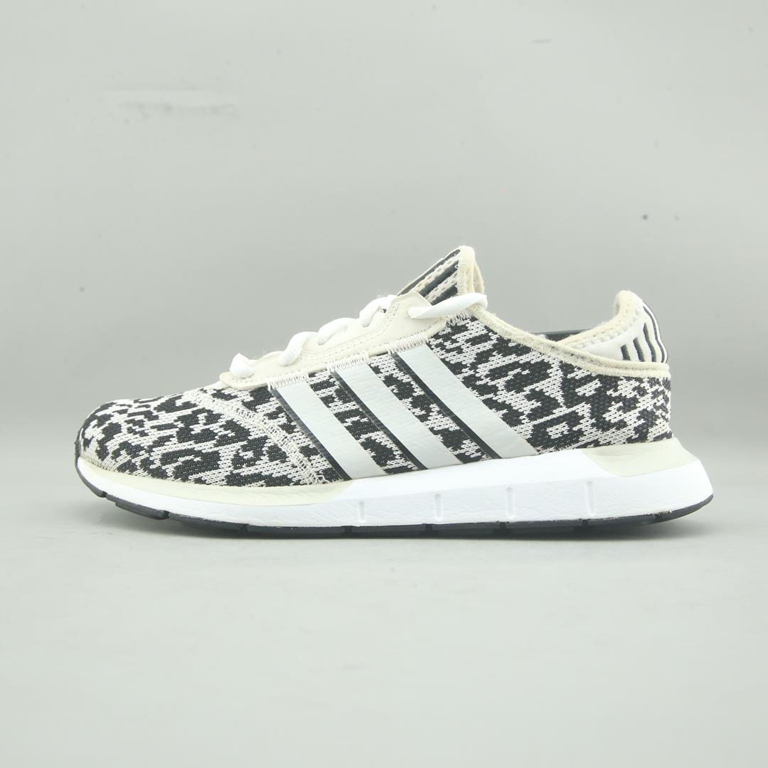 ADIDAS SWIFT RUN
