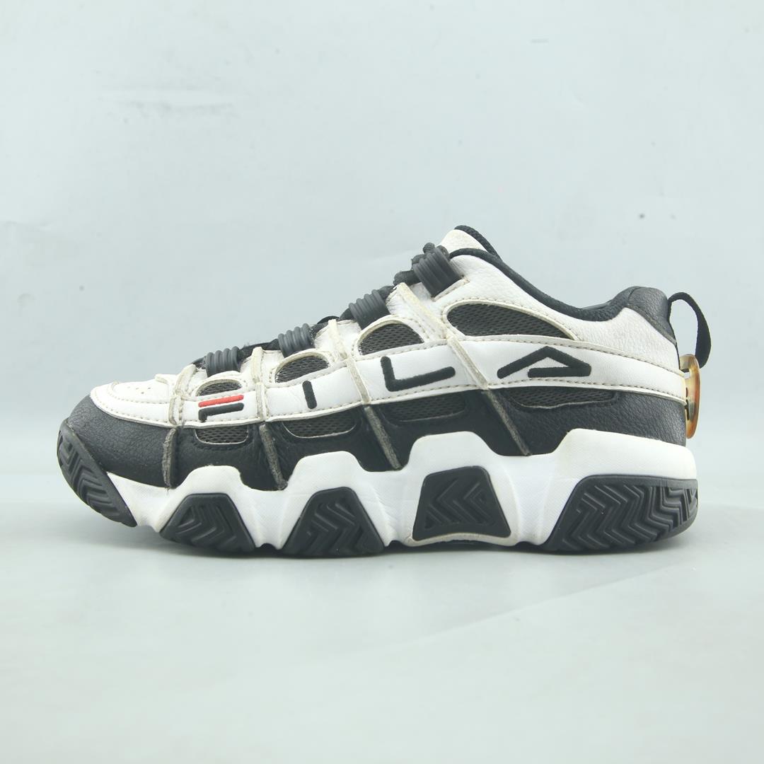 FILA BARRICADE