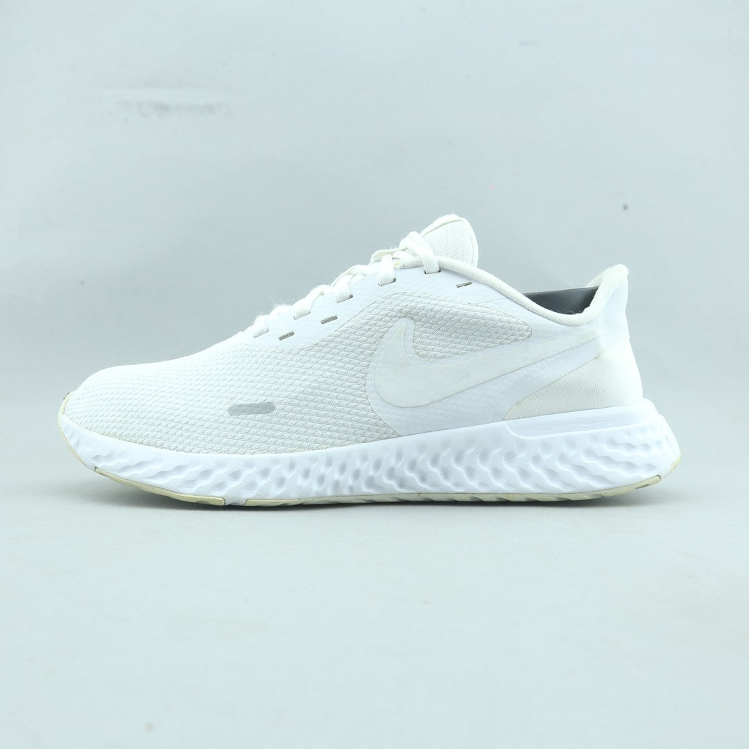 NIKE REVOLUTION 5