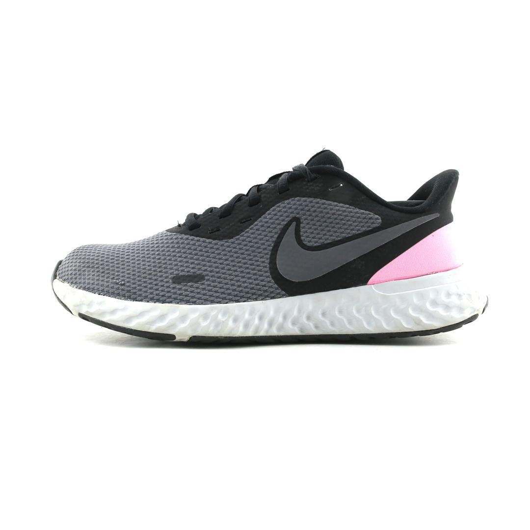 NIKE REVOLUTION 5