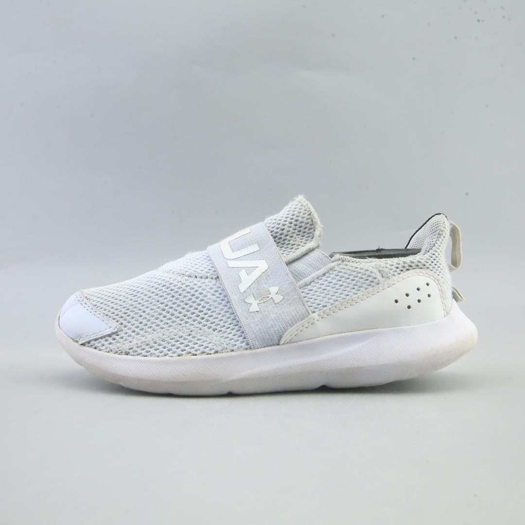UNDER ARMOUR ,