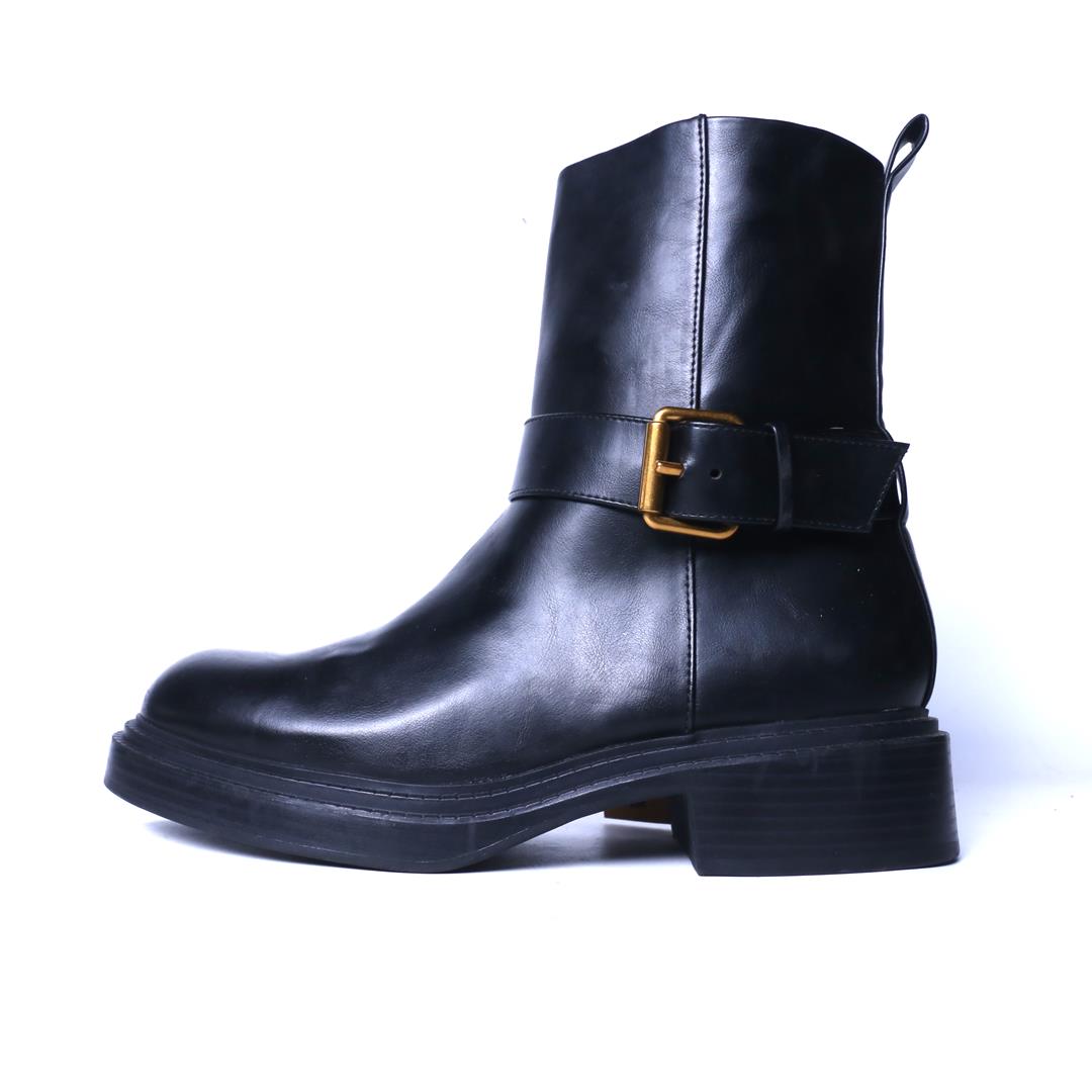 ZARA. .