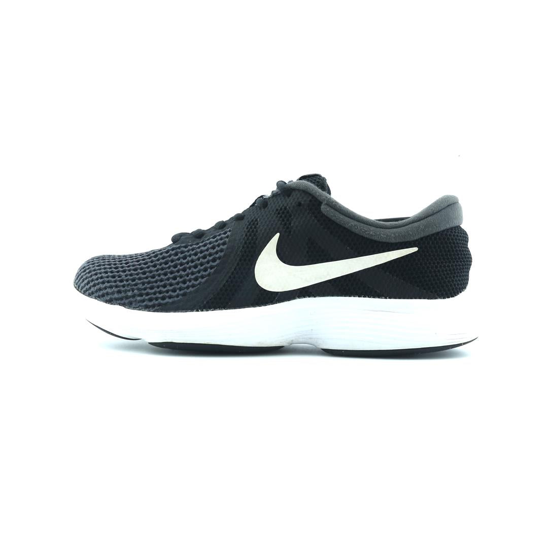 NIKE REVOLUTION 4