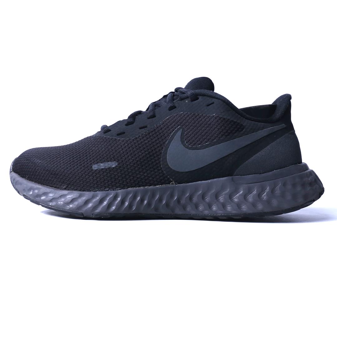 NIKE REVOLUTION 5