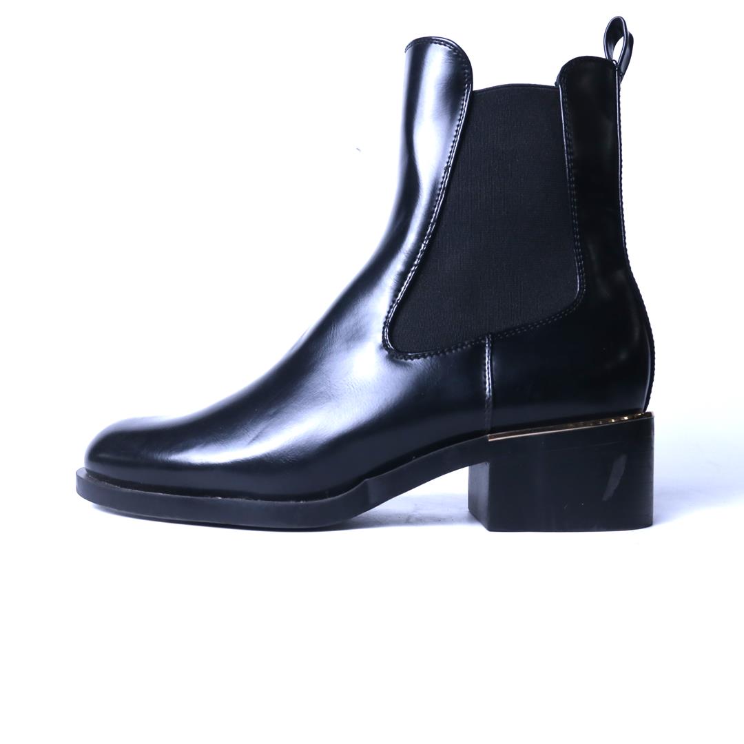 ZARA. .