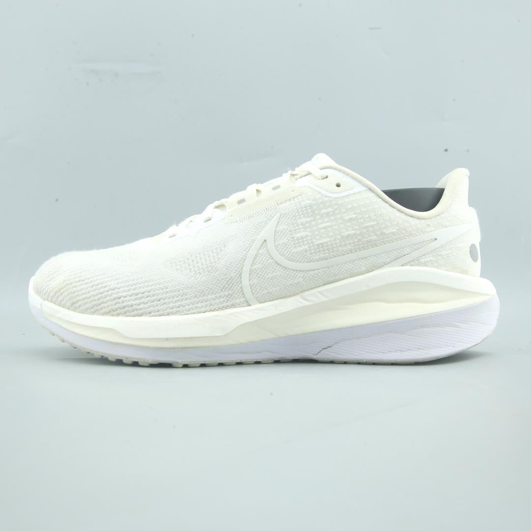 NIKE VOMERO 17