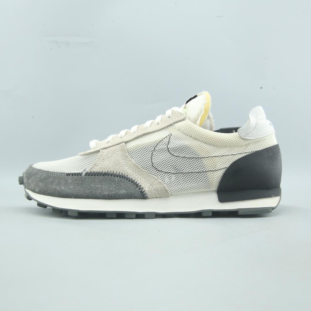 NIKE DAYBREAK TYPE