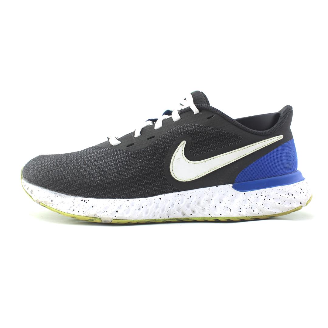 NIKE REVOLUTION 5