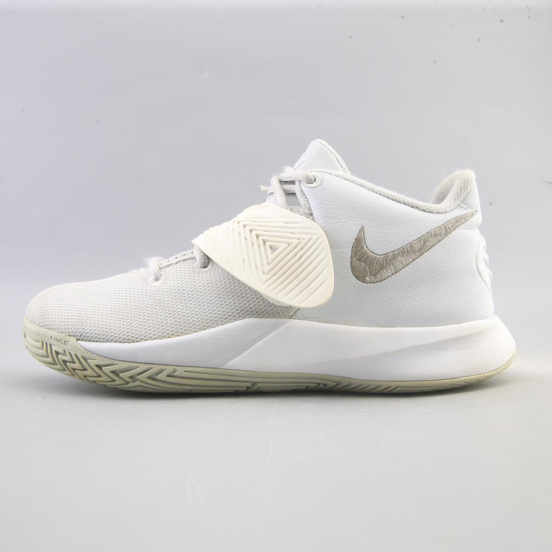 NIKE KYRIE FLYTRAP III