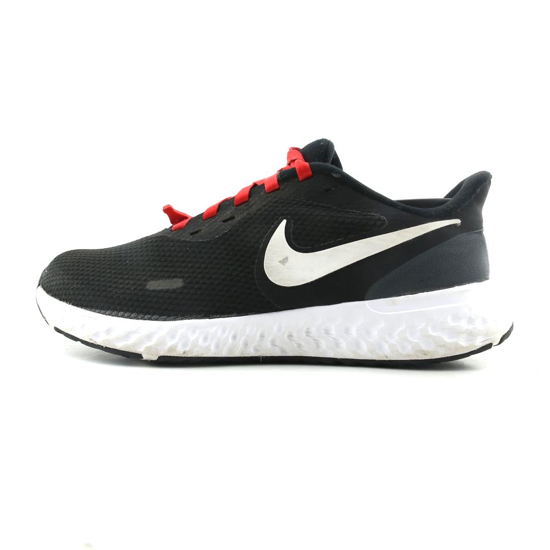 NIKE REVOLUTION 5