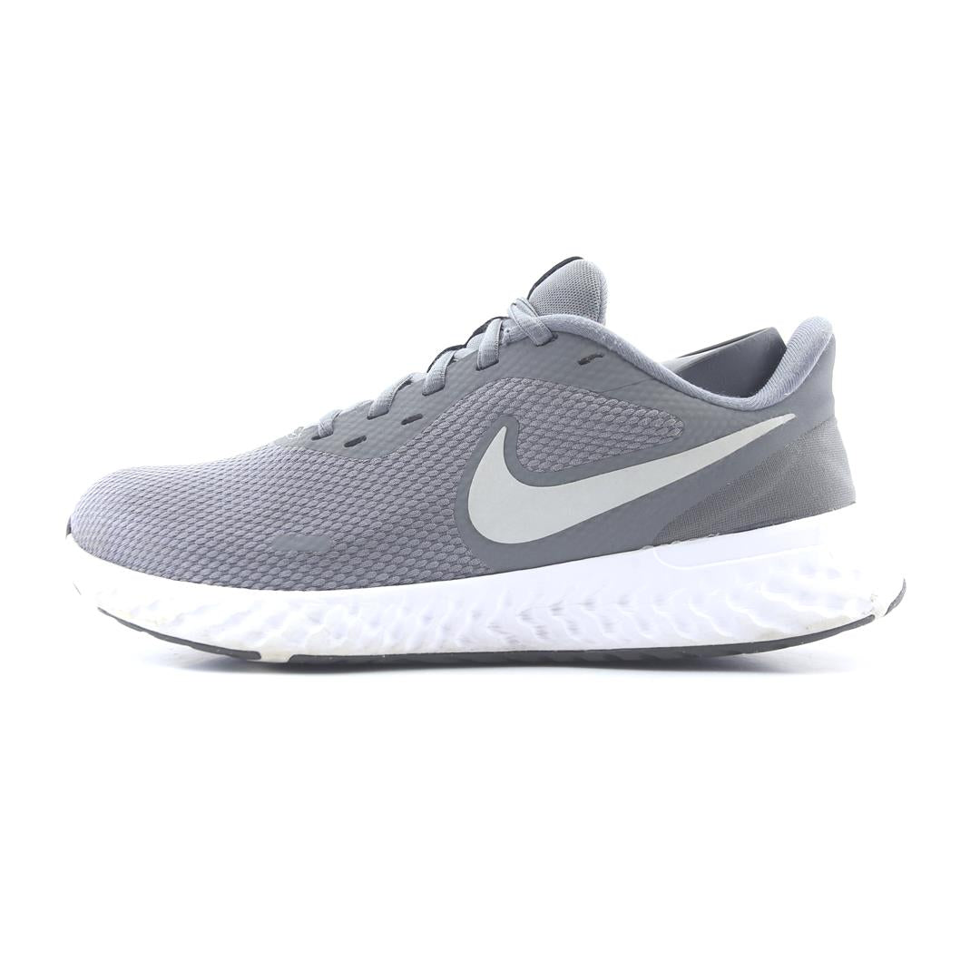 NIKE REVOLUTION 5