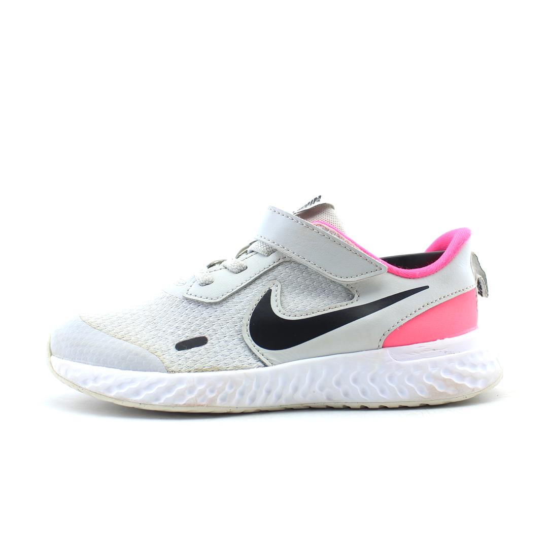 NIKE REVOLUTION 5