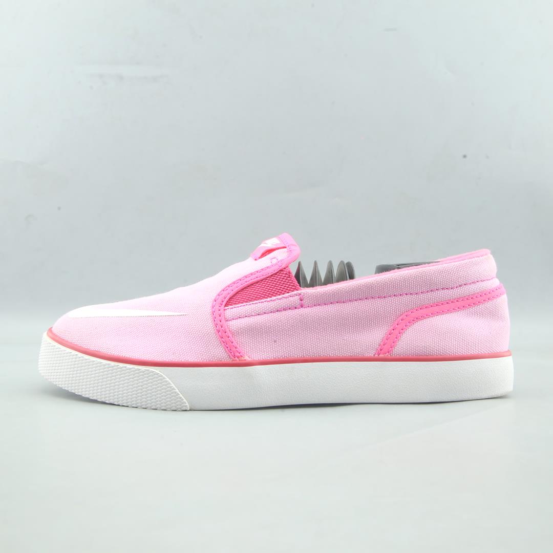 NIKE TOKI