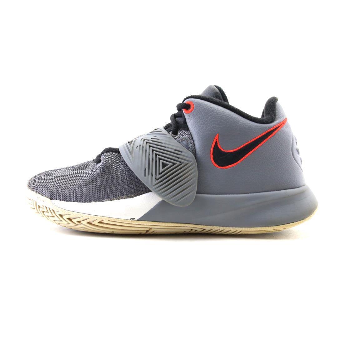 NIKE KYRIE FLYTRAP 3