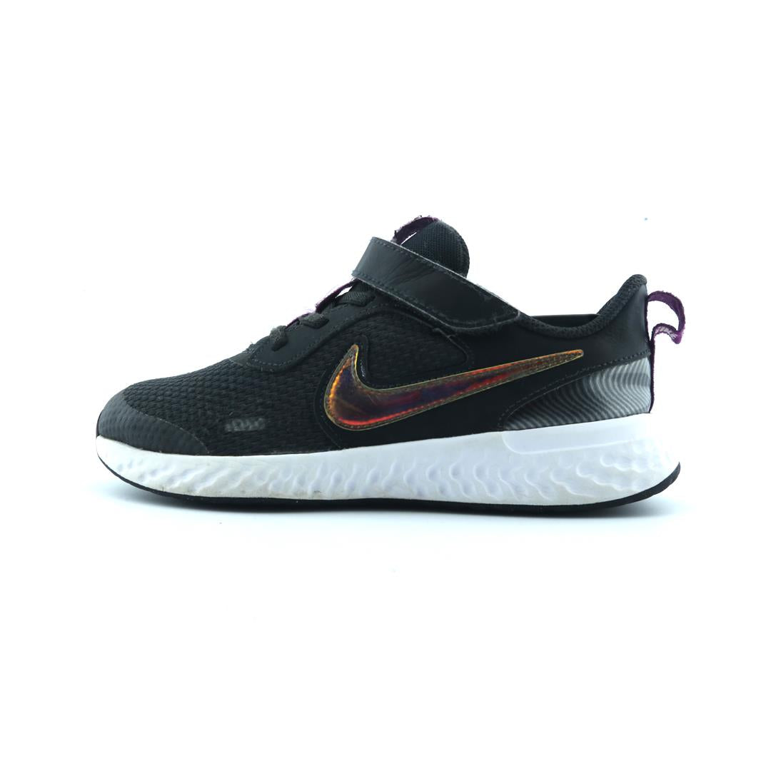 NIKE REVOLUTION 5