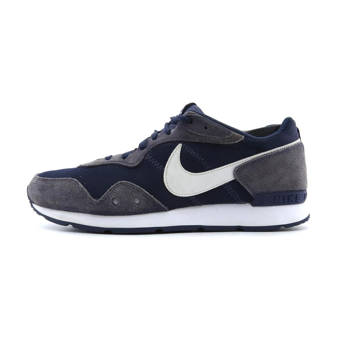 NIKE VENTURE RUNNER