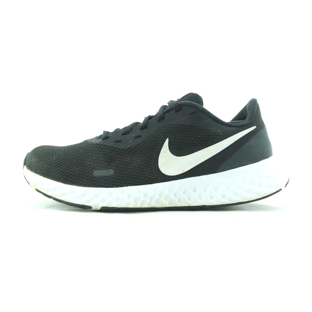 NIKE REVOLUTION 5