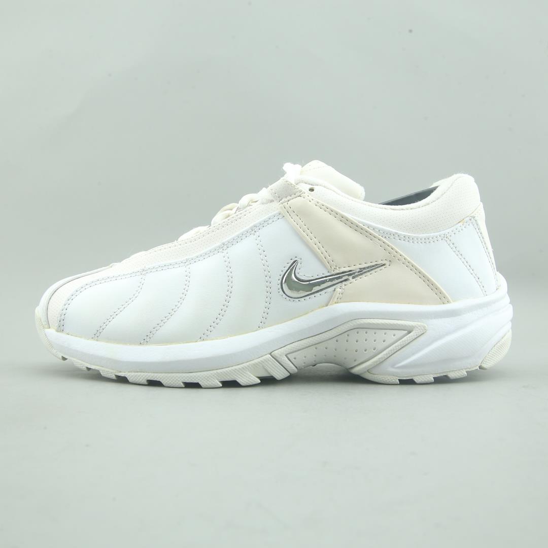 NIKE VXT