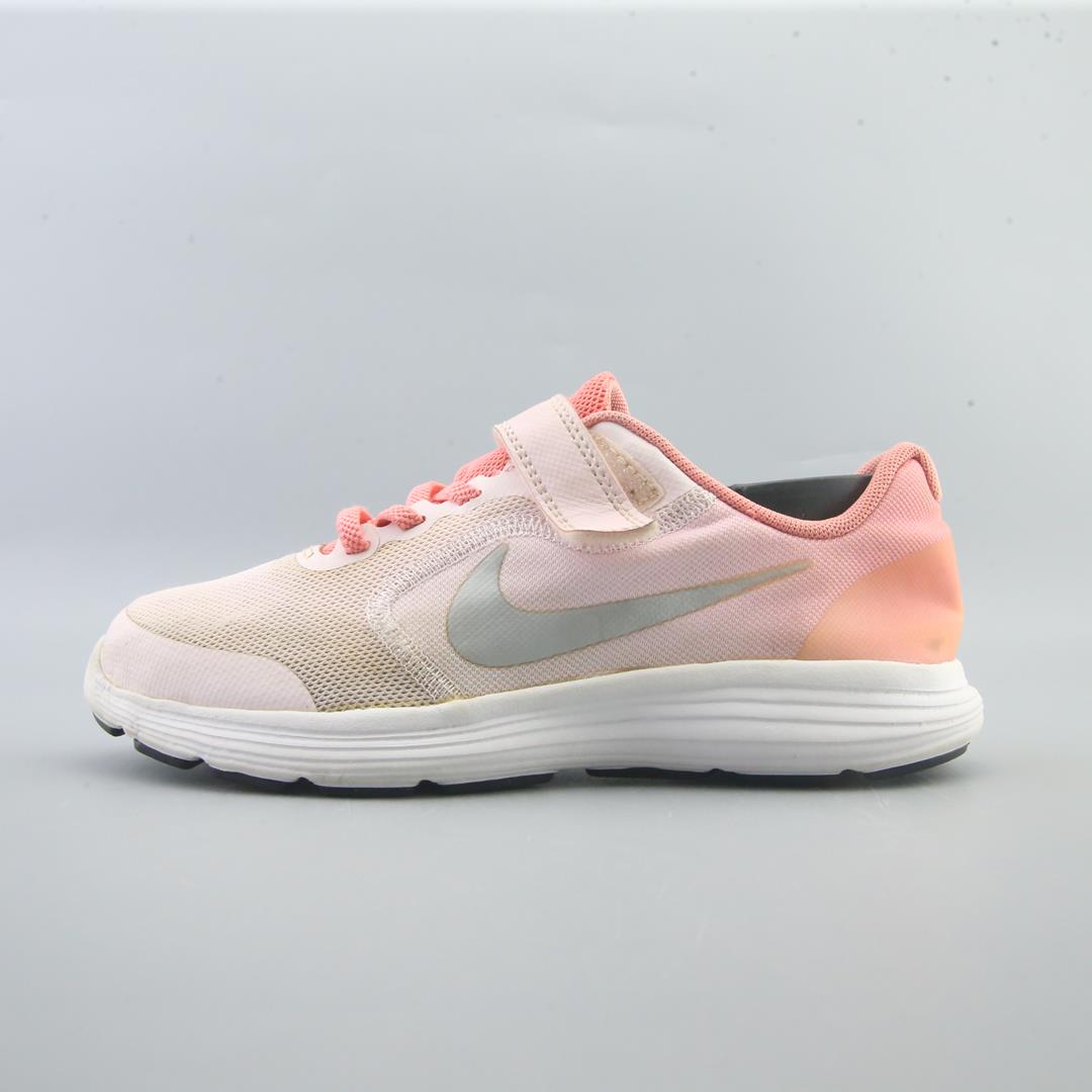 NIKE REVOLUTION 3