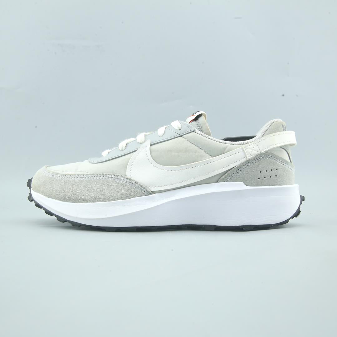 NIKE WAFFLE DEBUT