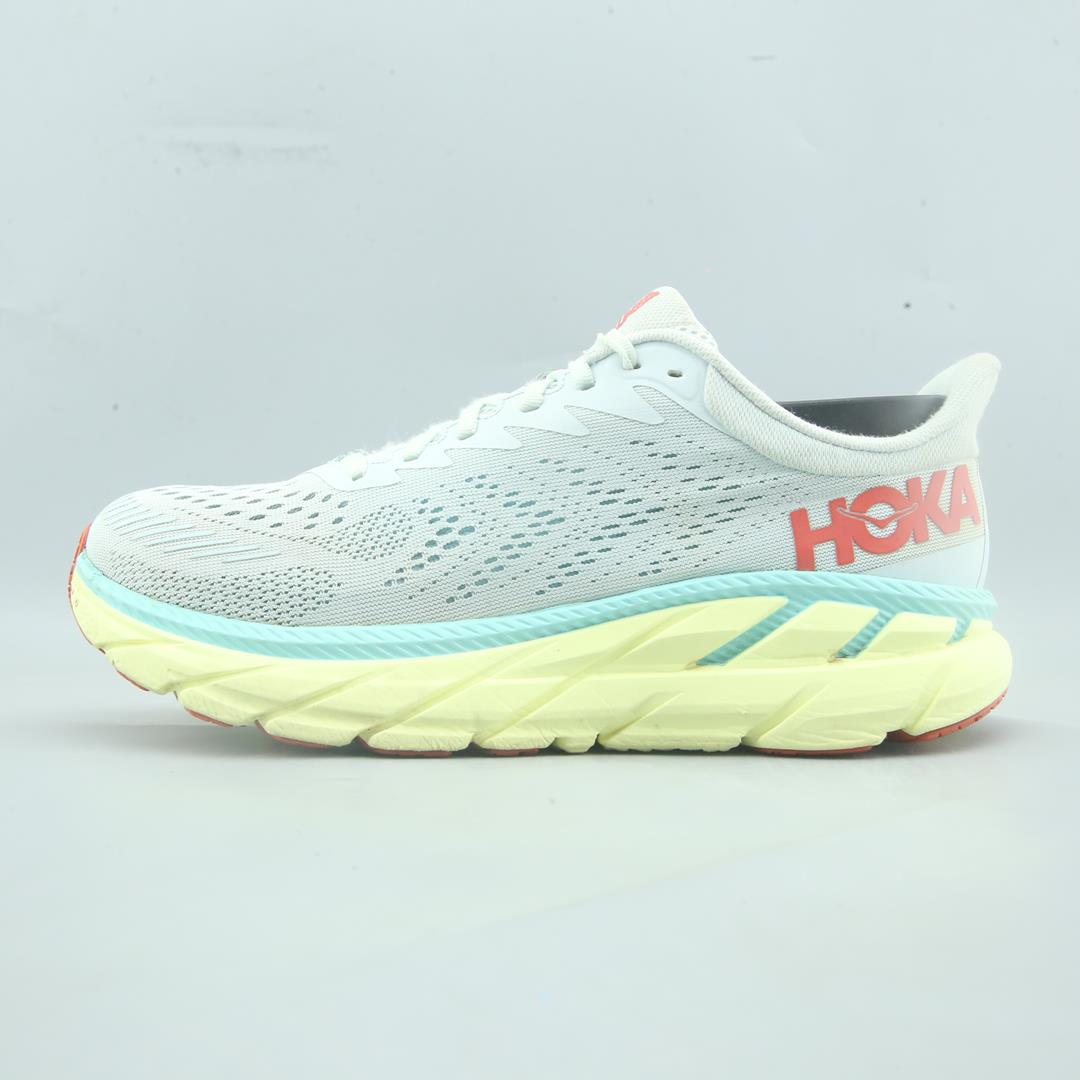 HOKA ONE ONE CLIFTON 7