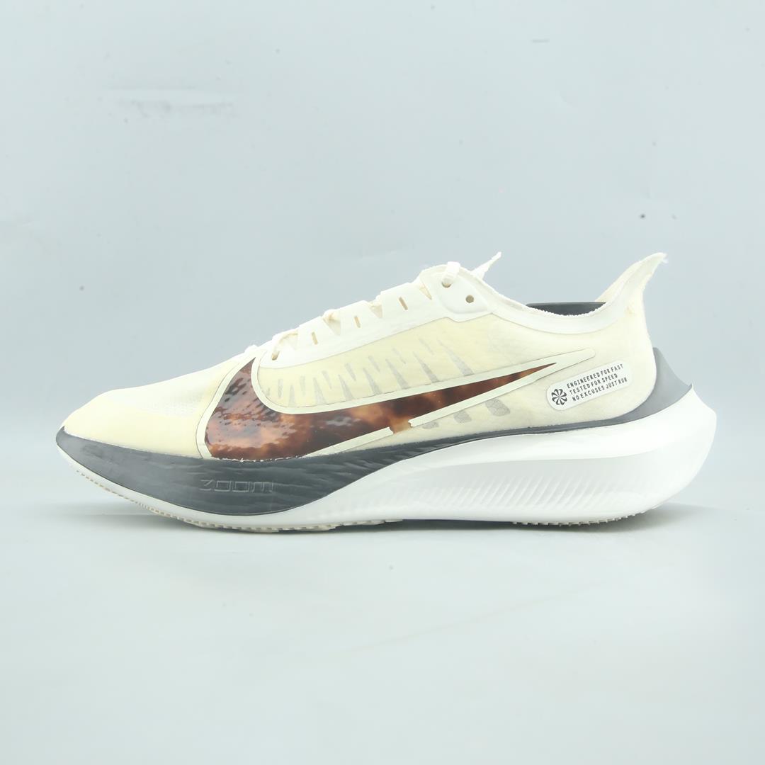 NIKE ZOOM GRAVITY