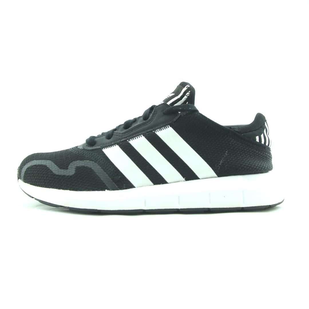 ADIDAS SWIFT RUN X