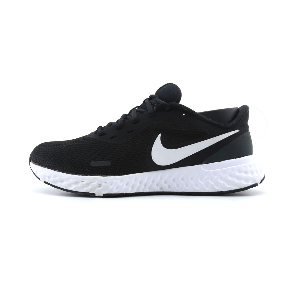 NIKE REVOLUTION 5