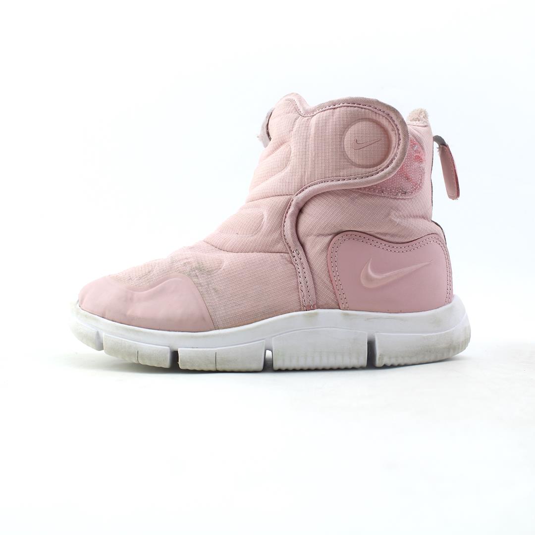 NIKE NOVICE