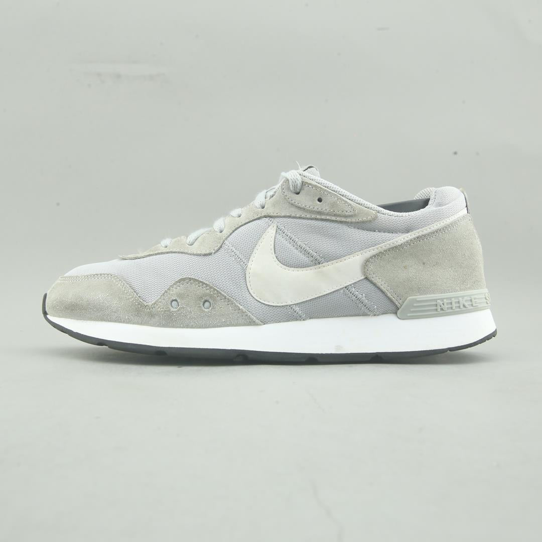 NIKE VENTURE RUNNER