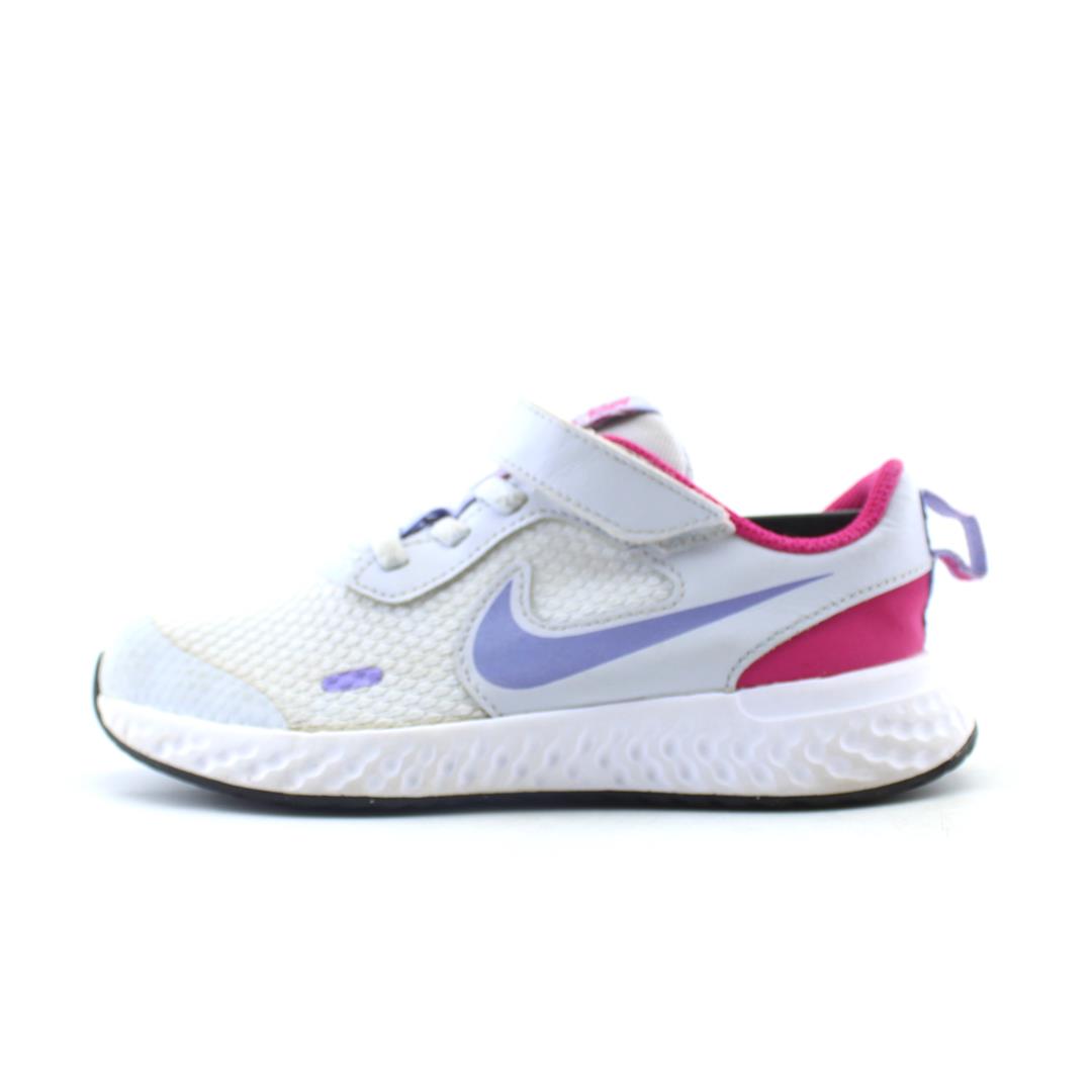 NIKE REVOLUTION 5