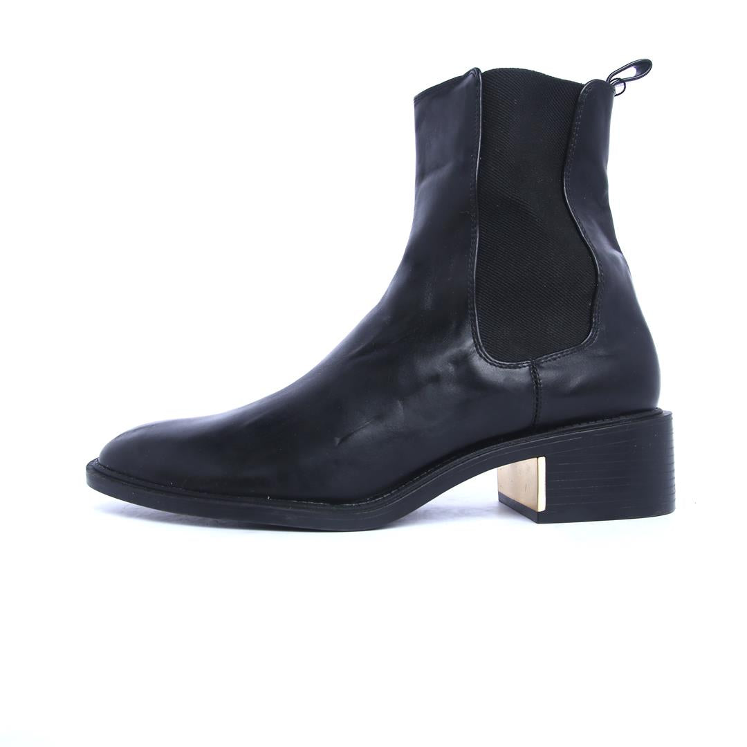 ZARA. .