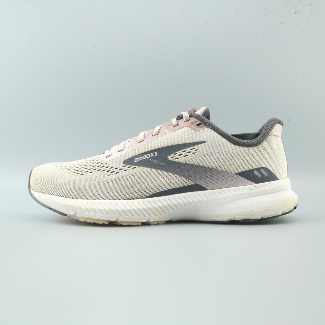 BROOKS LAUNCH 8